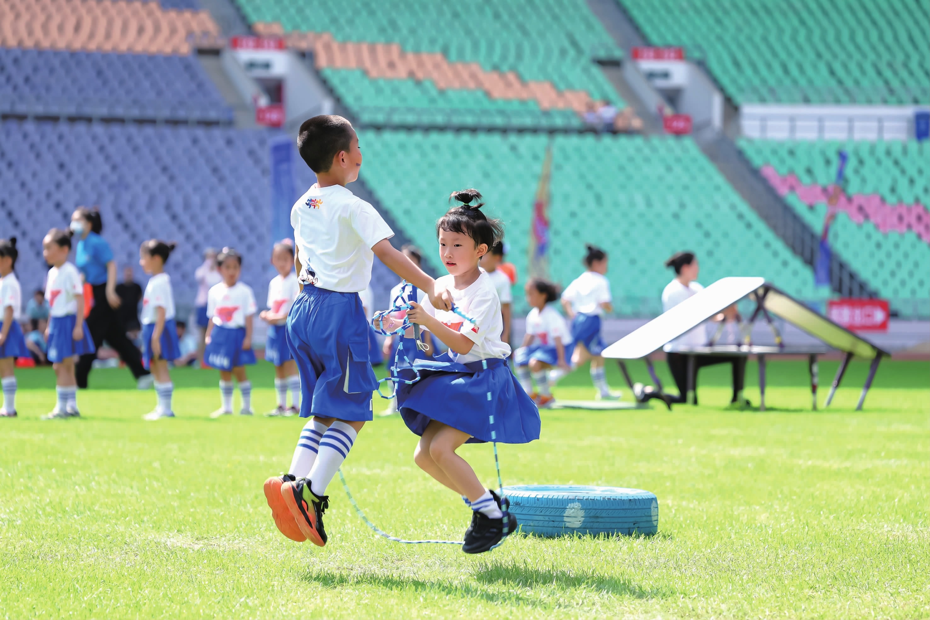 毛剑卿谈邵佳一执教国足：外教比较自我一些，支持足协的决定